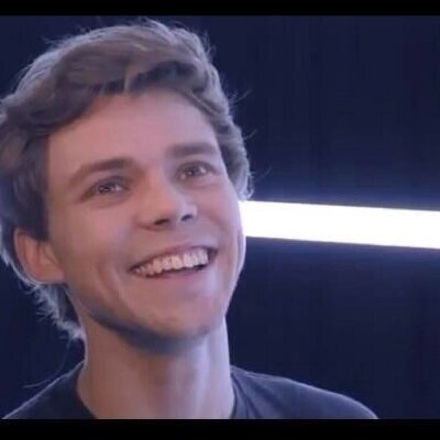 savedchampagne4's profile picture. @niall1975horan and @irwintrippy