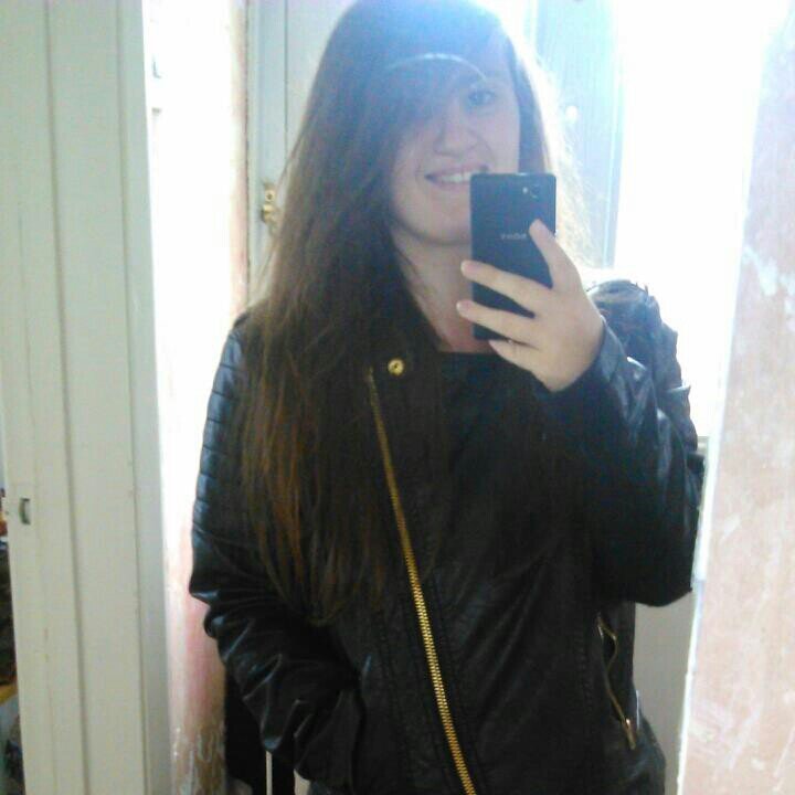 YLiverbirdlass's profile picture. Massive Liverpool fan YNWA ... Big @paramore fan #Yorkshirelass 19  ..