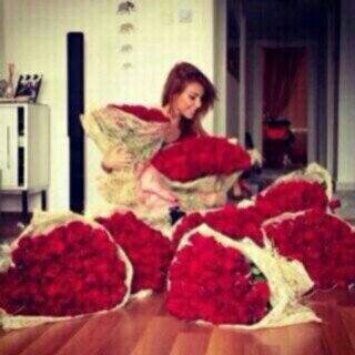 سُبحان الله و بحمده عدد خلقه ورِضا نفسه وزنة عرشه ومداد كلماته (وقبرا وضع به جدي أنره بنورك ورحمتك يا الله) الله يرحمك يا غالي