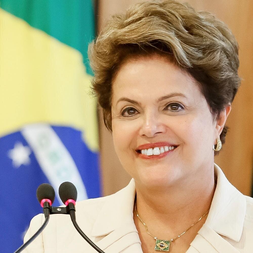 Sou a Rainha da Nação, a Diva do Povo, a Soberana das Américas… Sou linda, sou diva, sou Presidenta. SOU DILMA!