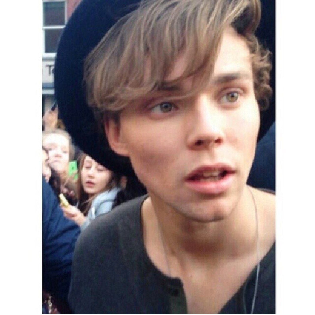Free follow no need to follow back follow @anabelllcx for me please                                    | @anabelllcx|