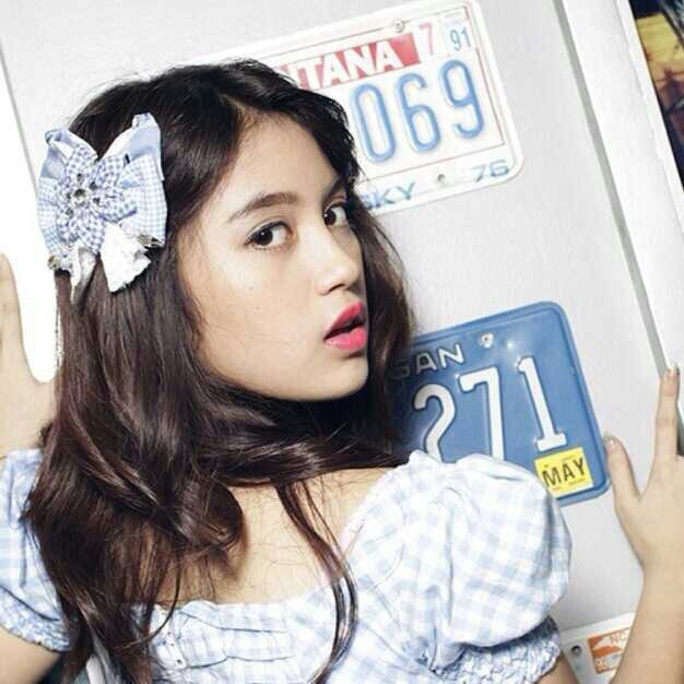 E-nergetic T-alkative B-aby. I bring smile to others ^^ 'coz as JKT48 members i bring happiness to everybody ^_^