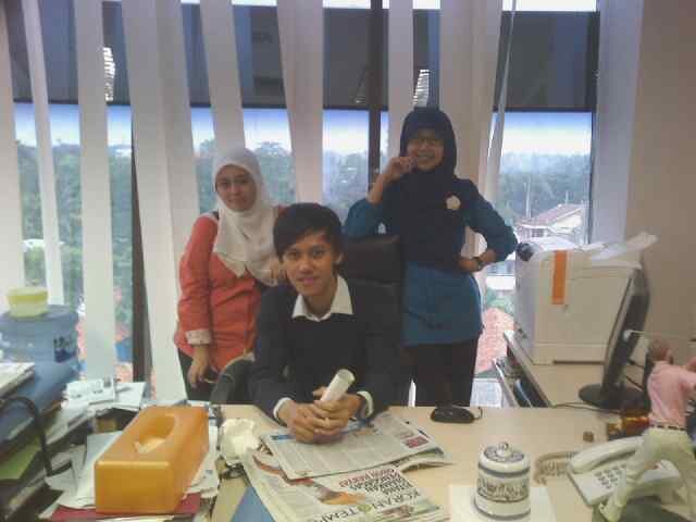 I Personally are simple, attractive and easy to make friends, always be myself II My Hobby of playing, listening music n Hang Out II Management informatika  II