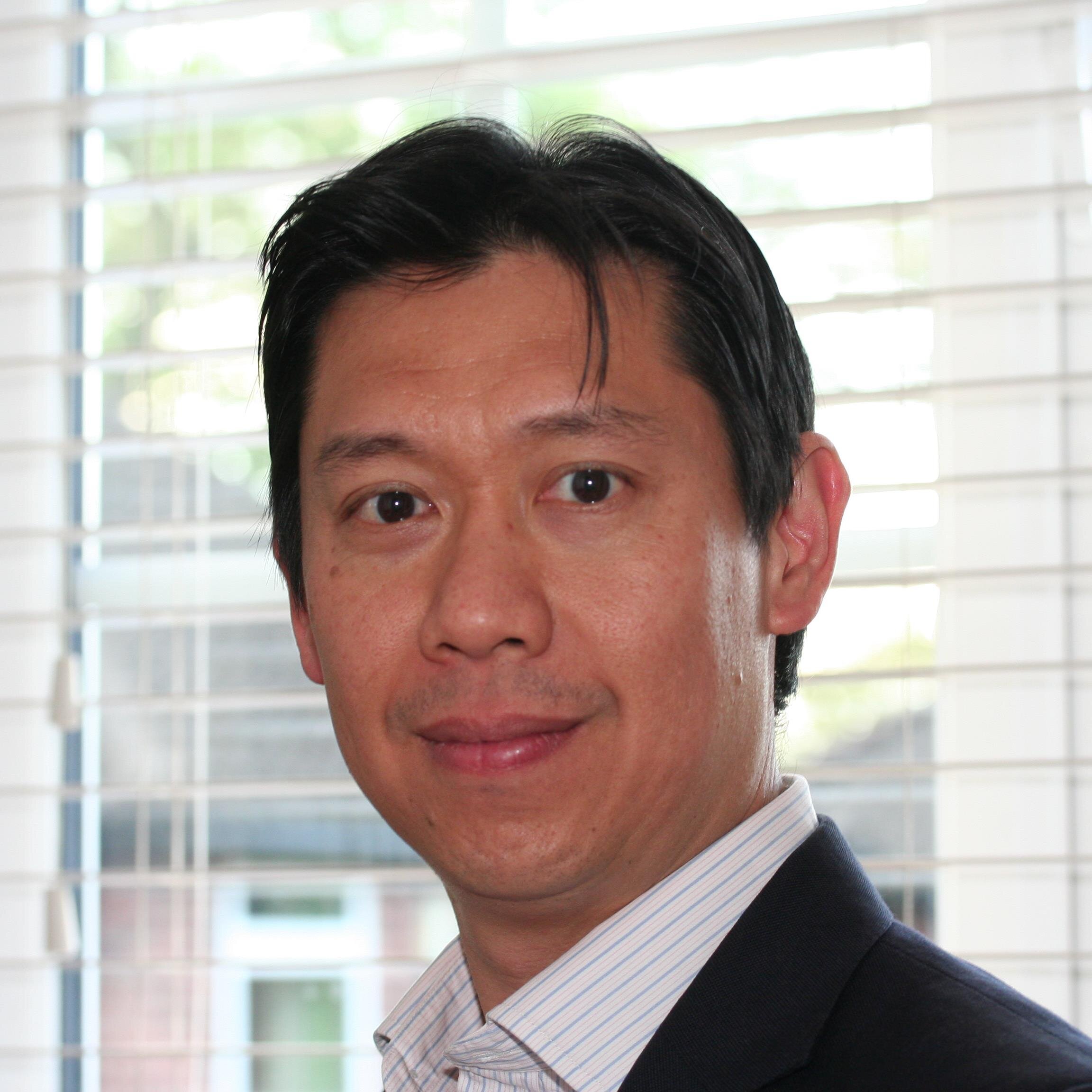 Consultant Eye and Refractive Surgeon
Clinical Lead of Eye Correction Centre