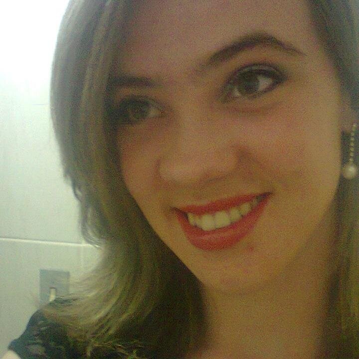 A cada manhã, me comprometo com o amor e decido semeá-lo por onde eu passar, sem me importar com a diferença e o egoísmo que por ventura encontrar.