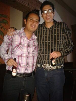 Cajero, estudiante, confidente y amigo... Me encantan las fiestas y las desveladas... sigueme y te sigo C.F.M. 3