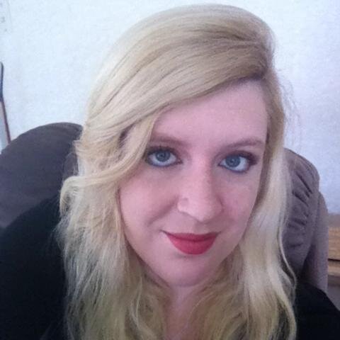 Small town New Zealand girl Inspired to be a Make up artist TV/FILM.