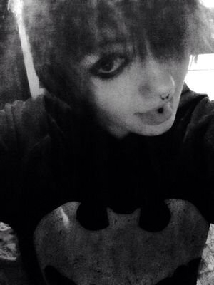 xXizzy_xayeXx's profile picture. ●✖Hi I'm izzy and i'm 15, I like to play the electric guitar, watch anime all day and be on facebook 24/7.✖●