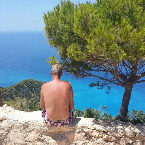 Gay | Sociaal | Soms eigenwijs | Gek| Lief | Mensen mens | Films| Whiskey | Me poes Koe |Teckel | Sauna | Strand | Vakantie |Gordon | Voor de rest ask me B-)