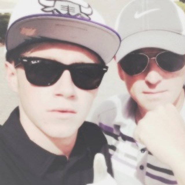 follow @1993snixll bc she follows back, always! x