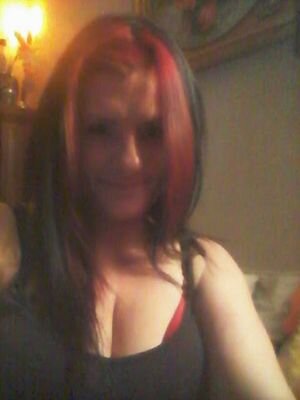 acrzybtch72's profile picture. 