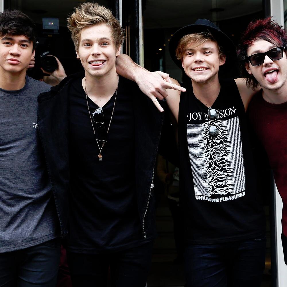 hey guys ! we are some kind of 5sos update group :D we are trying to get 4/4 +band :) WE SAW 5S0S 14th OF JUNE OMG #wwatour