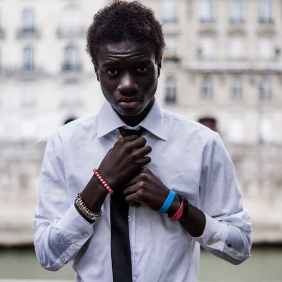 Jeune danseur passionné, fan invétéré de Michael Jackson ! Ce compte reprend les publications de la Page Facebook http://t.co/h388OXNNjP