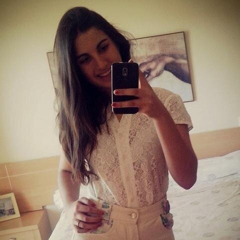 Que un tío te muerda el labio mientras te besa es sexy, pero que te muerda el labio y después sonría, es para morirse en el acto.
