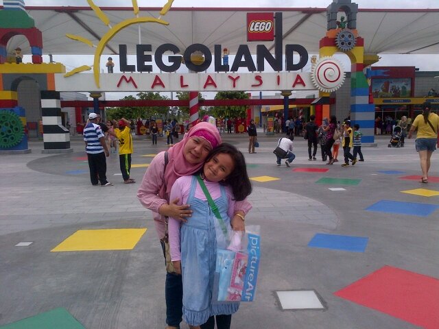 nilaparis's profile picture. 