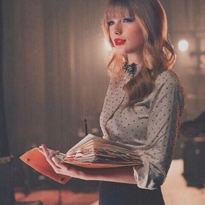 Follow me!! I love taylor!