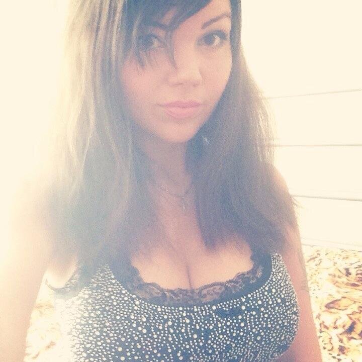 FAVioladora a tiempo parcial, si te sigo es que me interesa tu cuenta o tu dinero. I ❤ Tattoos. No soy fea, Dios me retó a follar en modo legendario.