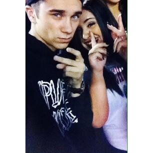 dcrtle's profile picture. butts and sunsets.