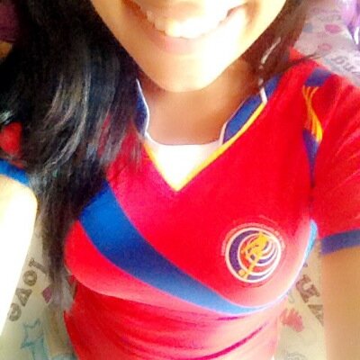 hi im moni and I am proudly directioner, I'm from Costa Rica and would like to follow me on twitter 1D