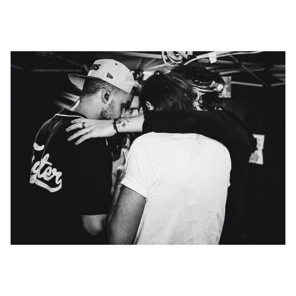 your fav/5 loves you and you make him happy
