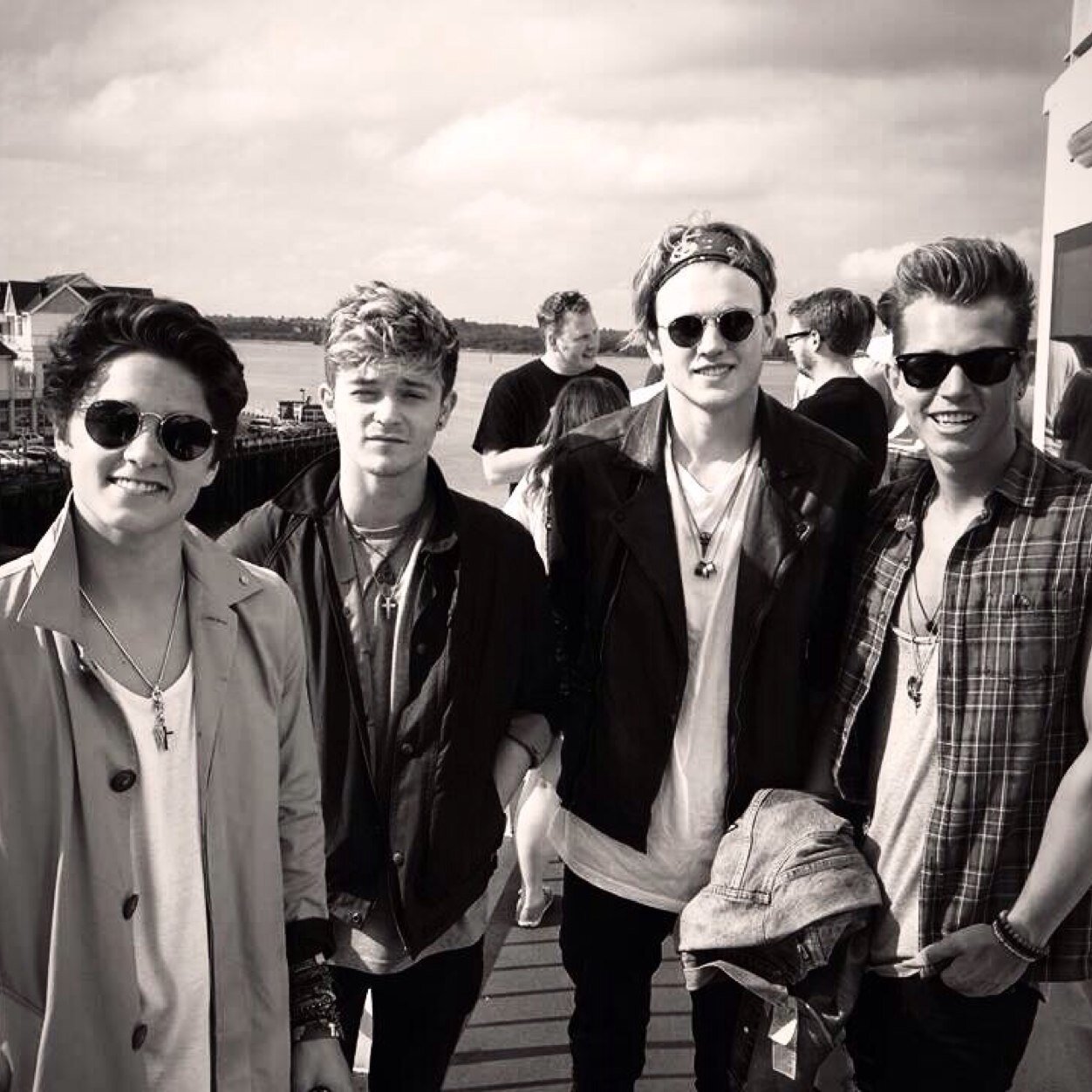 rt your favorite ships with The Vamps