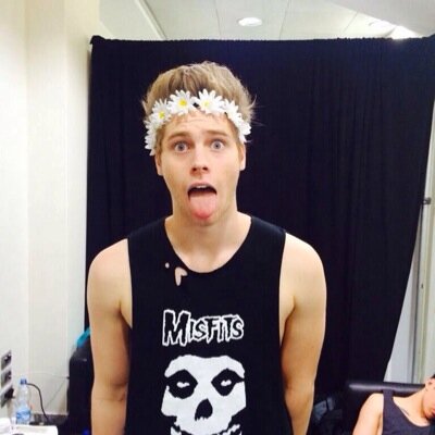 Please follow @lassohemmo and i will love you forever ( ask for fb x)