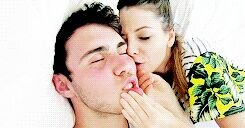 youtube is my life. i love the youtube crew. love zalfie and shoey. i follow back aswell