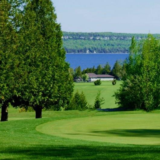 overlooking Colpoys Bay, backed up onto the beautiful Niagara Escarpement