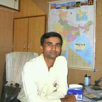 Sirf hungama khada karna mera maksad nahi,
 Meri koshish hai ki ye surat badalani chahiye