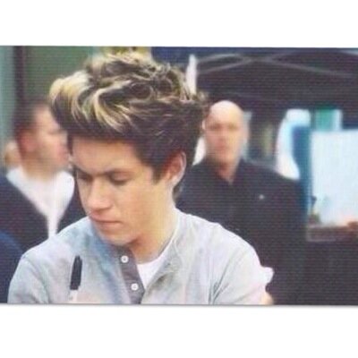 Helloo:) here's a free follow please follow @asdfghstyles_ 

I love you