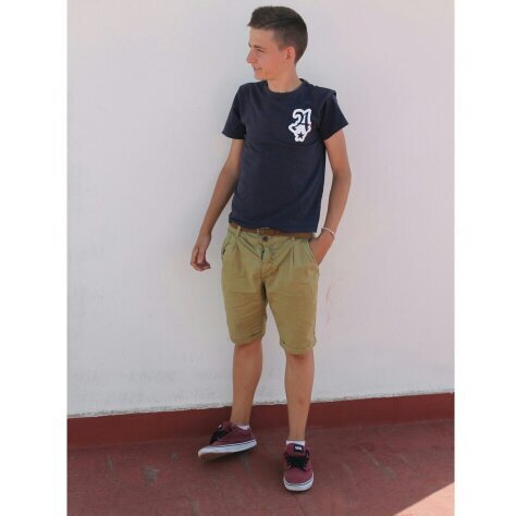 'Ya estoy aquí, te quedan dos deseos'. Si estás triste yo seré tu sonrisa. No pido estar en tus sueños, pido estar a tu lado para cumplirlos.