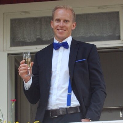 Följer mestadels... en & annan tweet/retweet oftast om fotboll.