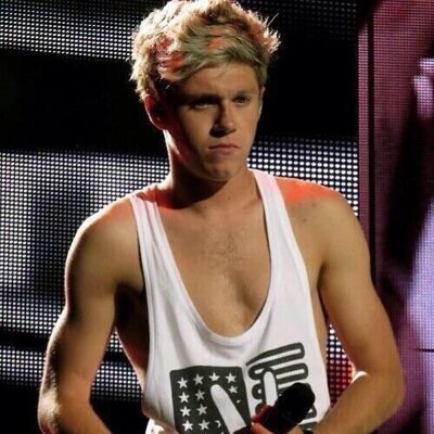 Free follow// Please follow @lo0ve_niall   ❤️❤️❤️❤️❤️ ily