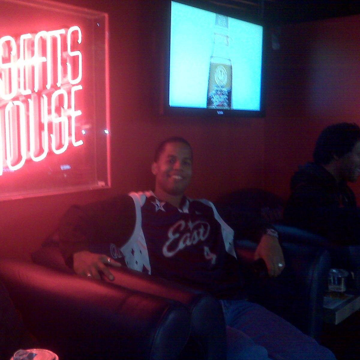 rhedder's profile picture. 