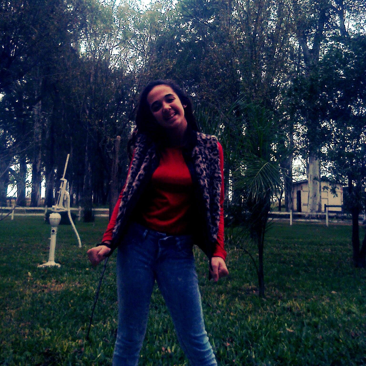 Buscando la salida me topé con tu sonrisa... A punto de marcharme viniste a rescatarme *-*