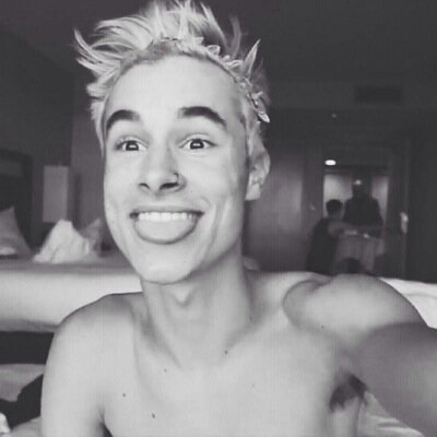 KicnLcwlcy's profile picture. 1/6 of O2L. 1/2 of Lawlorff.