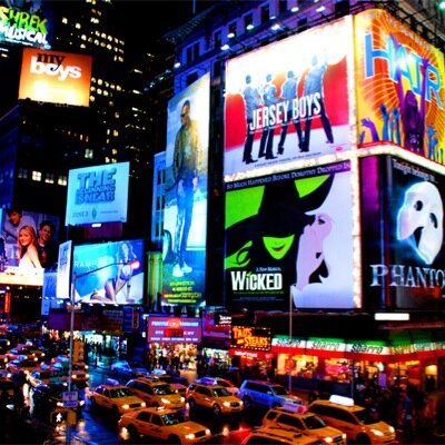 A musical geek who is also a part of the LDS church. I love to play the piano and sing! Broadway and temple marriage are dreams!