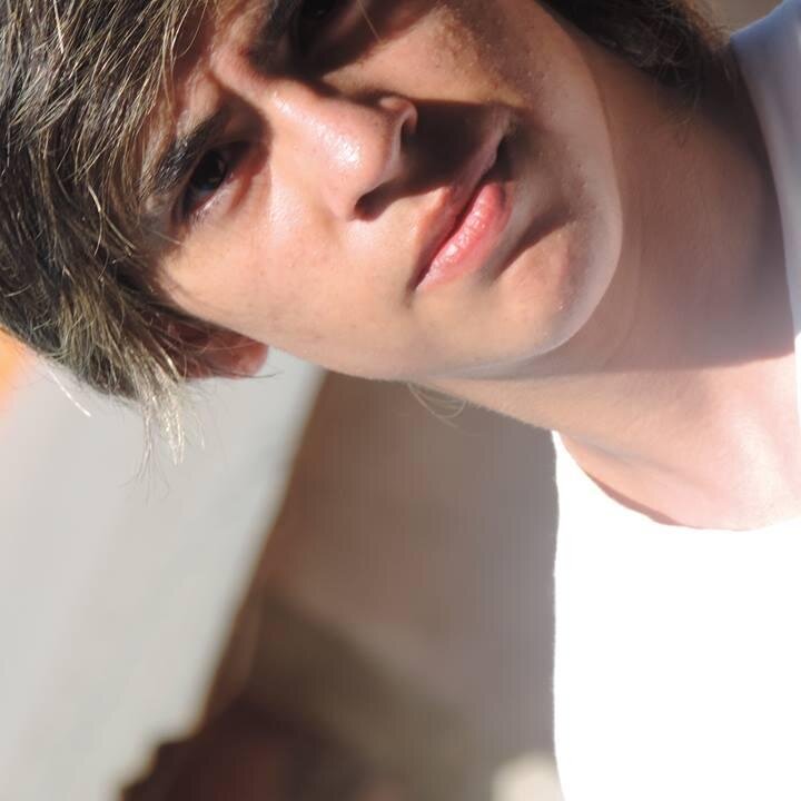 Hola soy adrii ahq seguíme y te sigo baii :*