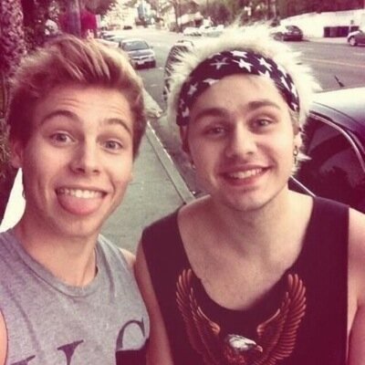 One Direction, Magcon, 5SOS ❤️❤️❤️
