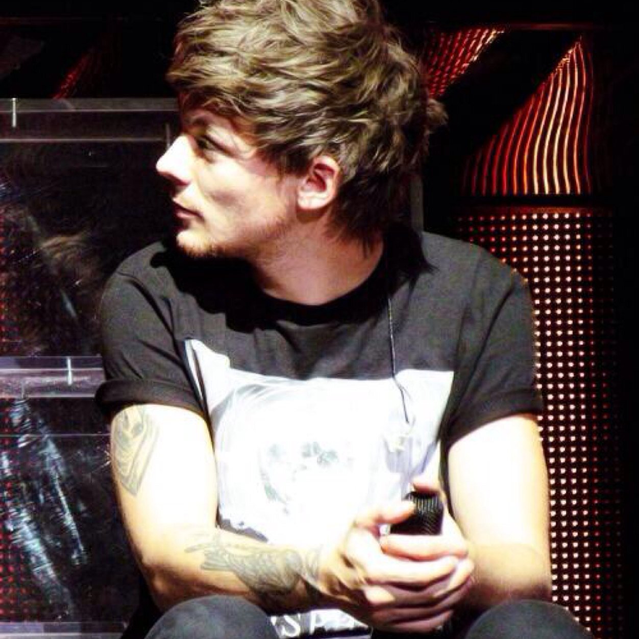 Hi (: please follow @DamnxWIFI AND ASK FOR A FOLLOW BACK

HAVE A BEAUTIFUL DAY AND ILYSM