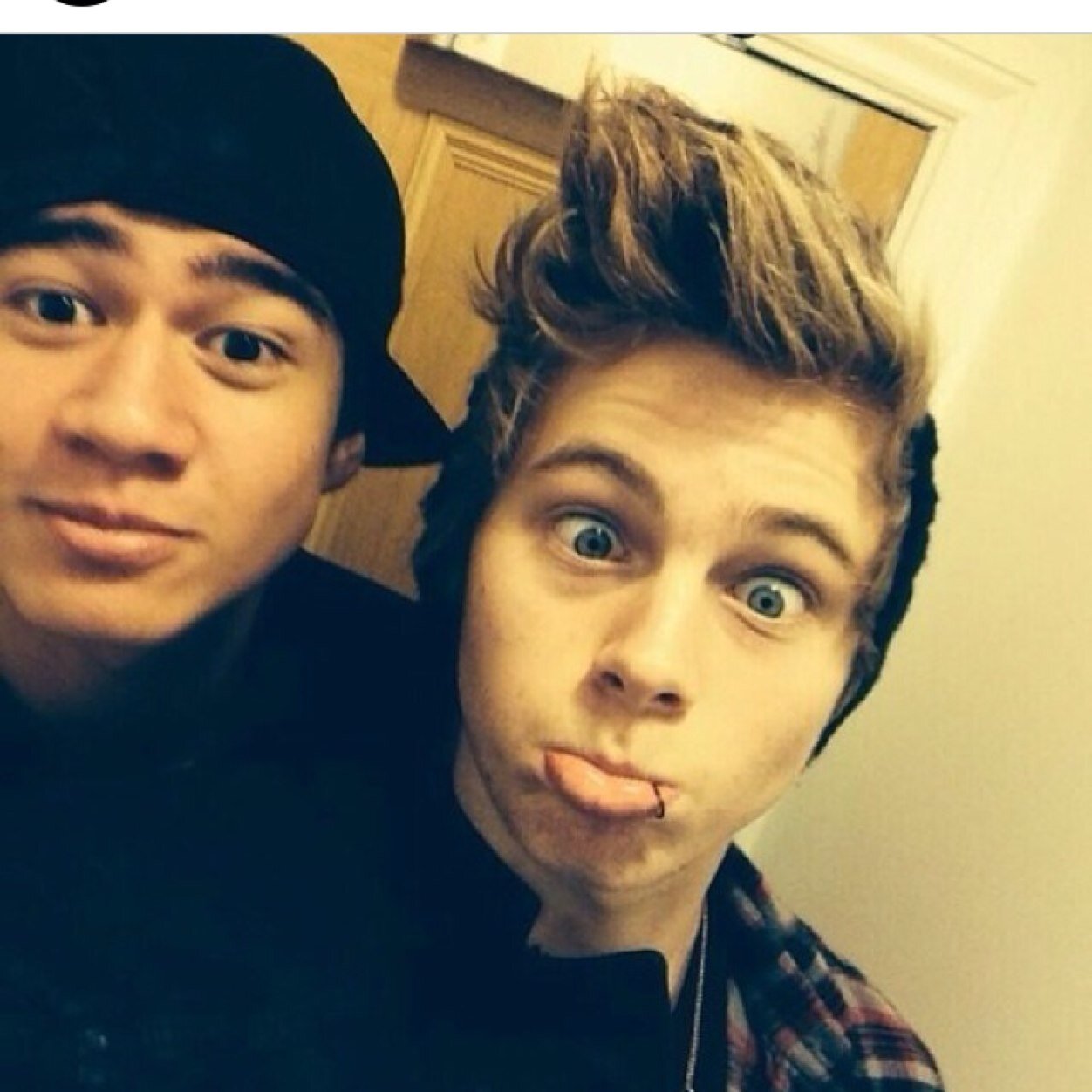 Free follow on this account so please follow @calumspout96