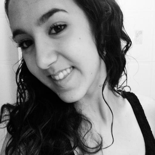 97. Compleja a mi manera. Mi sonrisa siempre es sincera. Valoro mucho las cosas, por insignificantes que sean.