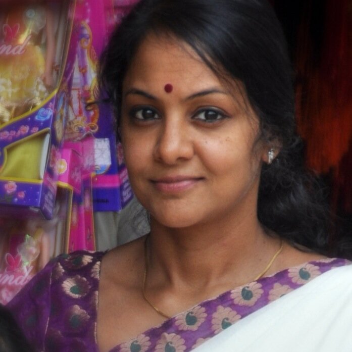 Carnatic Music Teacher, San Francisco Bay Area. Award-winning Alumnus, Kalakshetra, Chennai, India