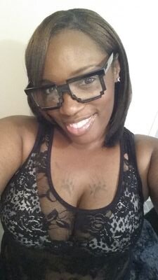 TrendyChic but you can call me MoeMoe I play hard but hustle harder...
#teamwatts #teamtrendsetta 
Follow @blkbarbmaranda