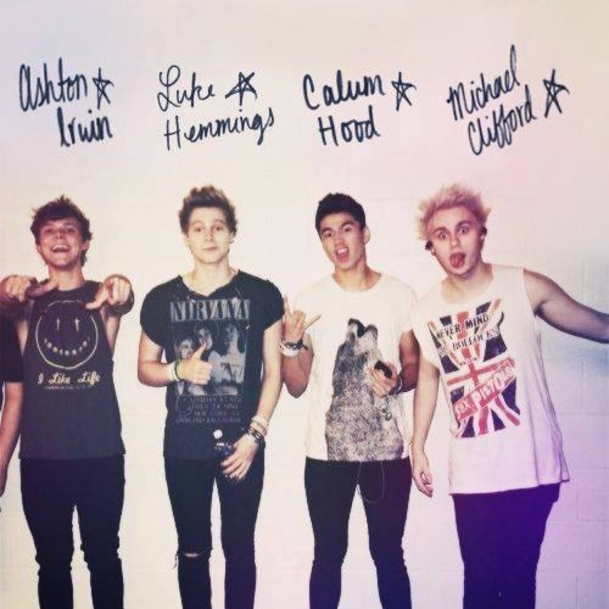 I'm: Directioner, Mixer,Selenatica, Demi, Ariana Grande :3, Niall Horan :3, Miley Cirus,Justin Bieber, Cody,Skrillex,ElrubiusOMG,5 Seconds Of Summer*-* 1D:3