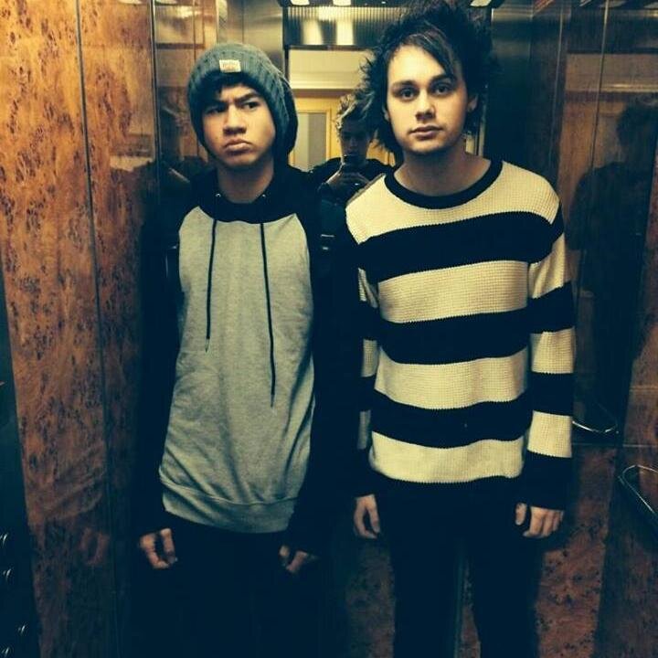 Hi perfection! It's a free follow, can you please just RT? Ily. Main account: @Hoodorable_ https://t.co/fE1G8H7QIC