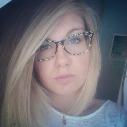 I am French I speak englihs  i'm Directioner Foxer and Smiler  :)