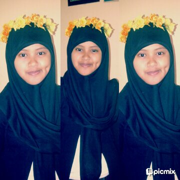 Nama : Risa'ul Al Mufida
 Tetala : Malang, 27 Februari '99
 Sekolah : MAN Gondanglegi
 FB : Riezha Al Mufieda