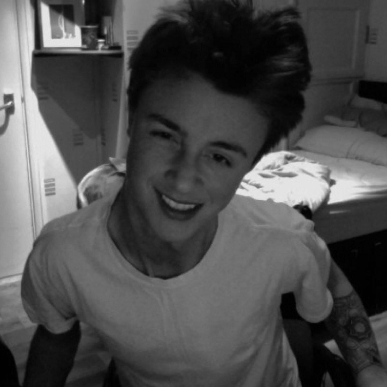 j0rdanwhitewood's profile picture. Former Architecture student working in London, living in Bexhill/train