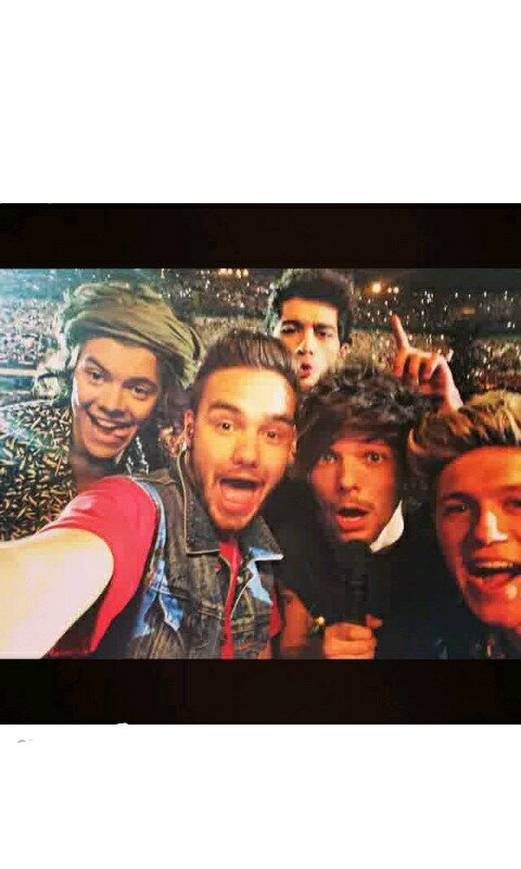 We're directioners, this fb is dedicated by @onedirection, we always support and updating about the boys, and we are FOOD enjoy with us, opfoll till 1k